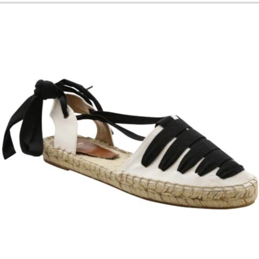 NWOT Andre Assous Venice Laced Espadrilles